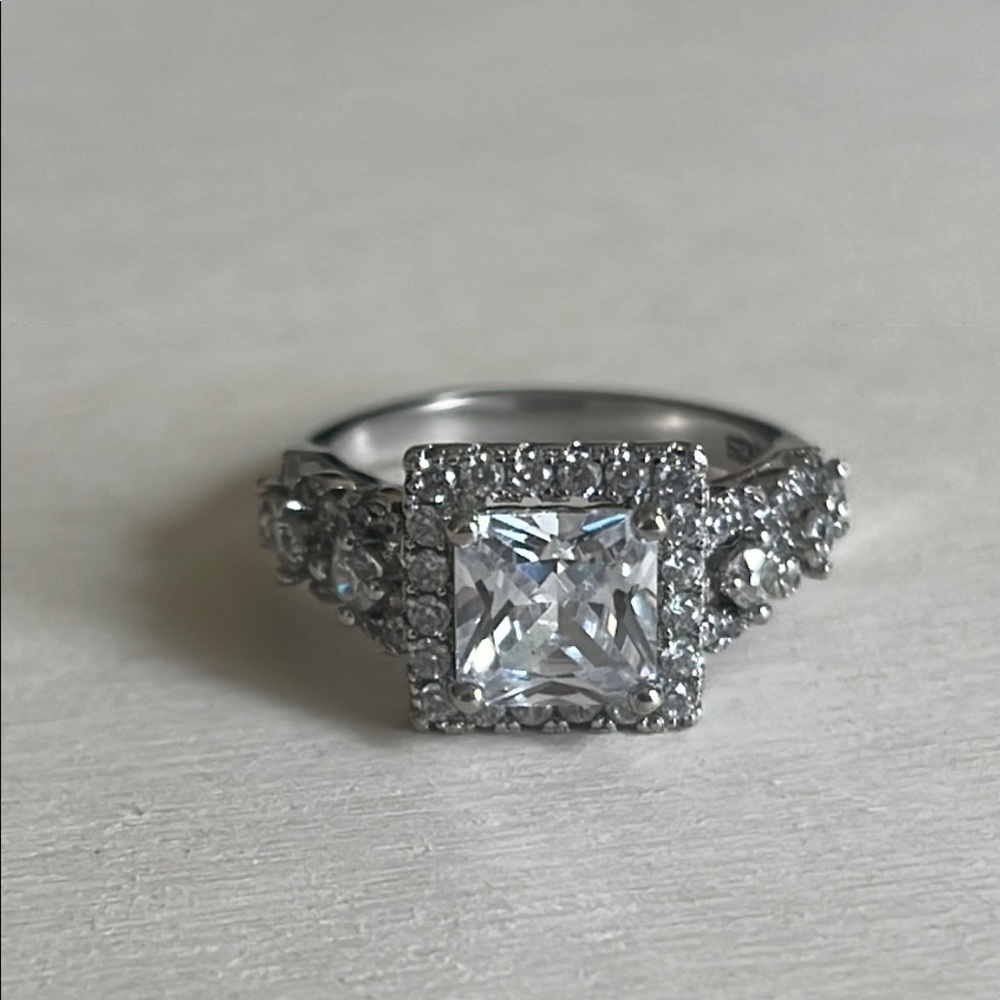 Elegant 925 Sterling Silver Women's Ring